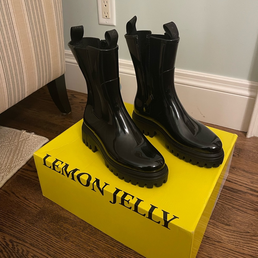 Brand new lemon jelly rain/waterproof boot